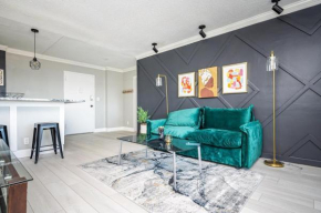 Downtown! Paid Onsite Parking! City View! LM1706